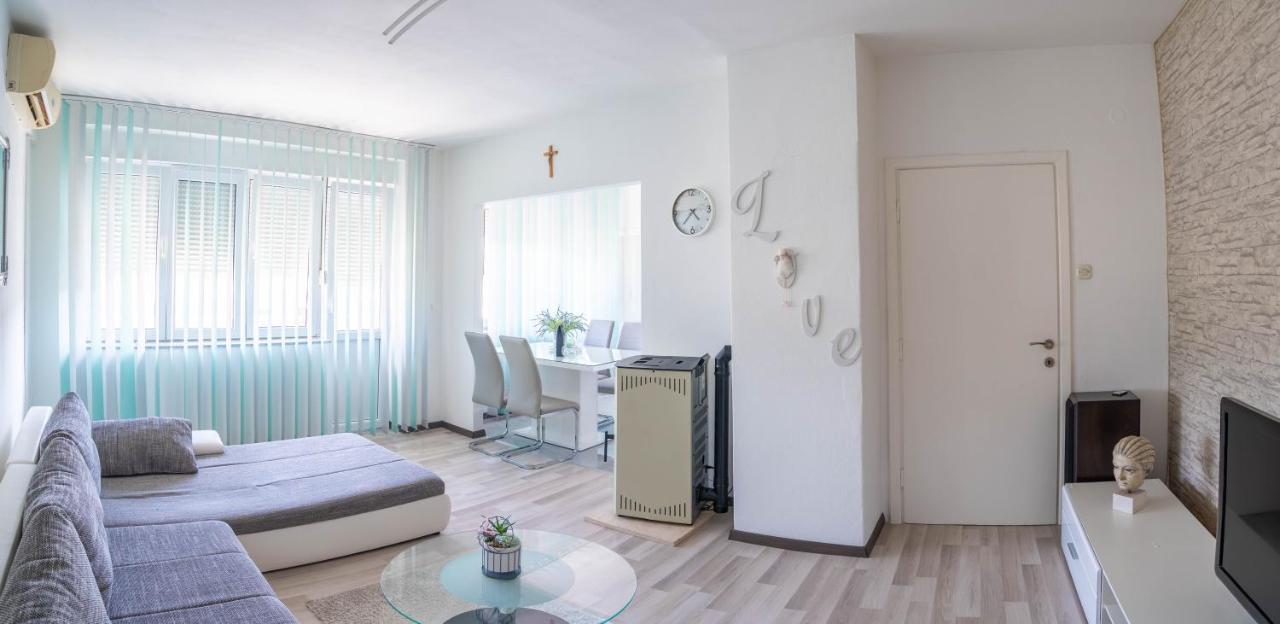 Apartman M Knin Exterior foto