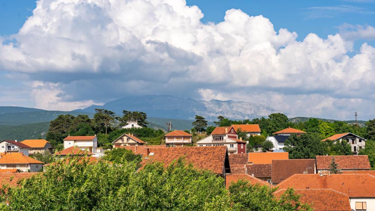 Apartman M Knin Exterior foto
